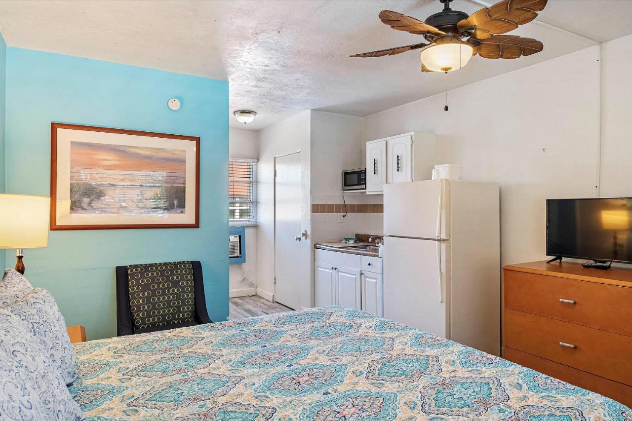 Malibu Resort Motel St. Pete Beach Exterior foto